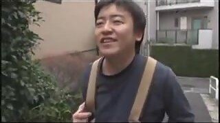 A Japanese woman makes you turn your back